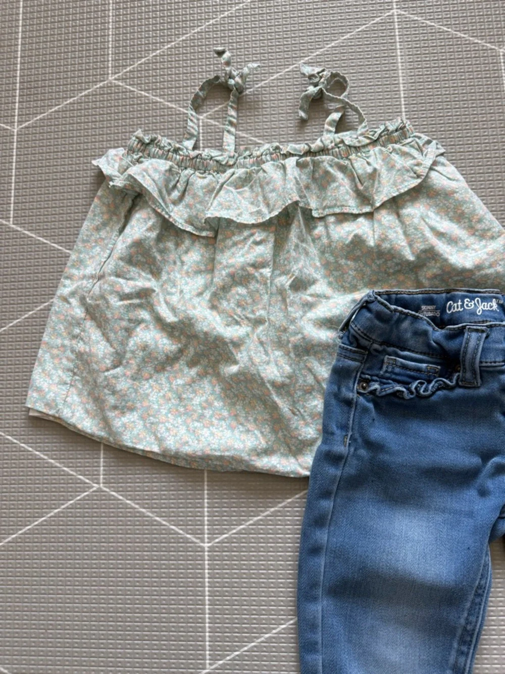Osh Kosh|Baby girl/toddler Summer set,Denim jeans & ditsy Floral Ruffle Tank•2T